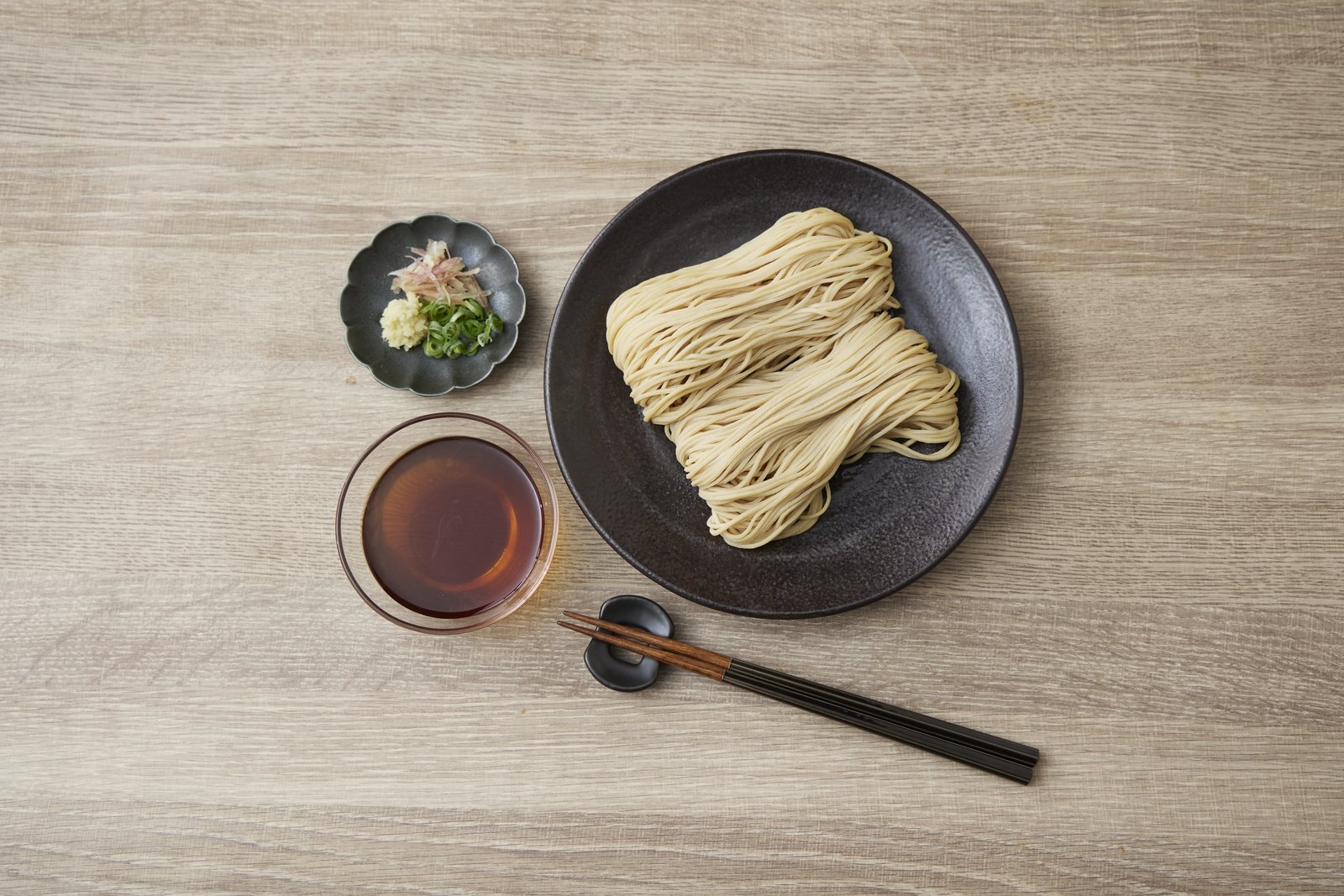 プロテインモンスターの麺とつけだれ