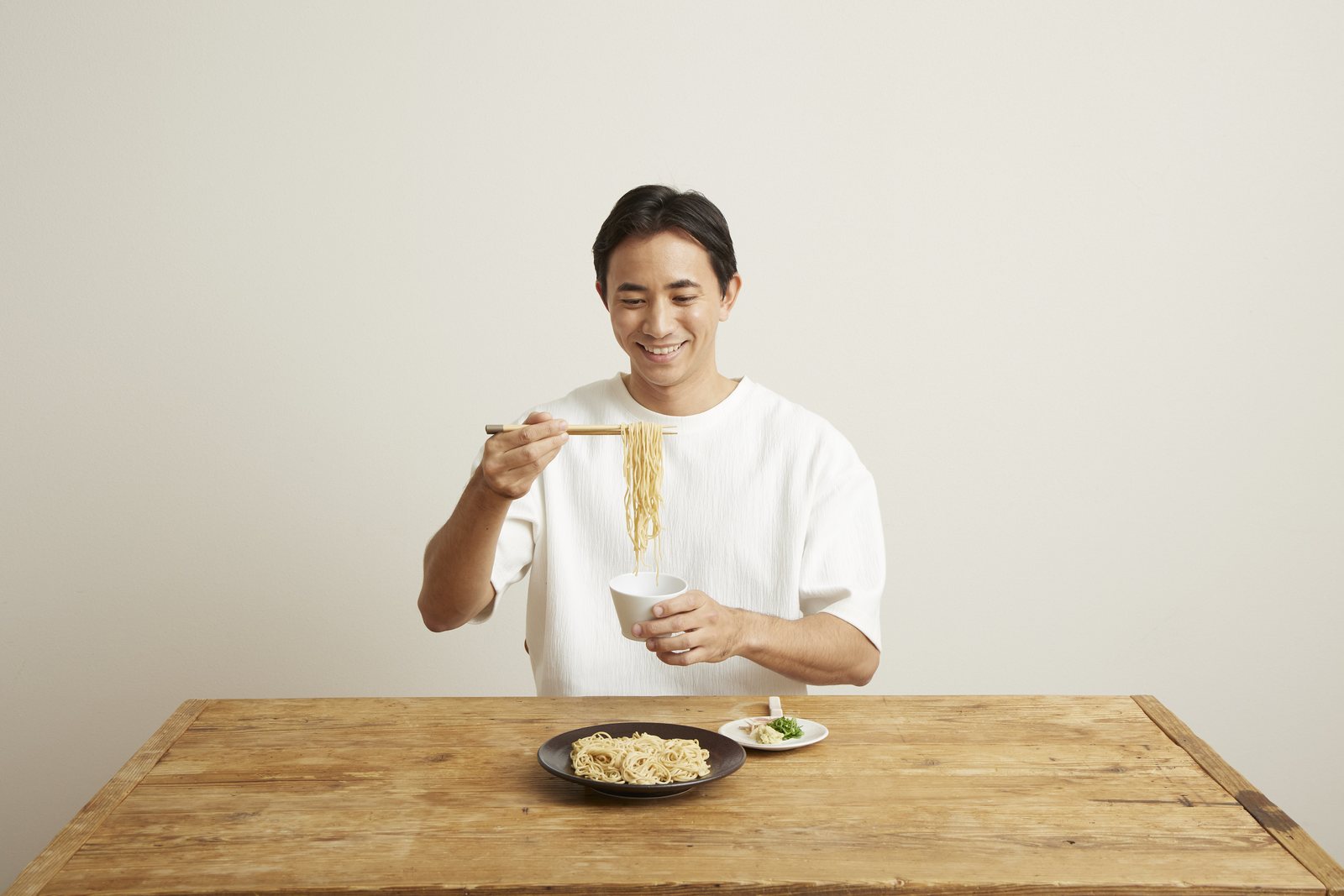 プロテインモンスターを食べるシーン